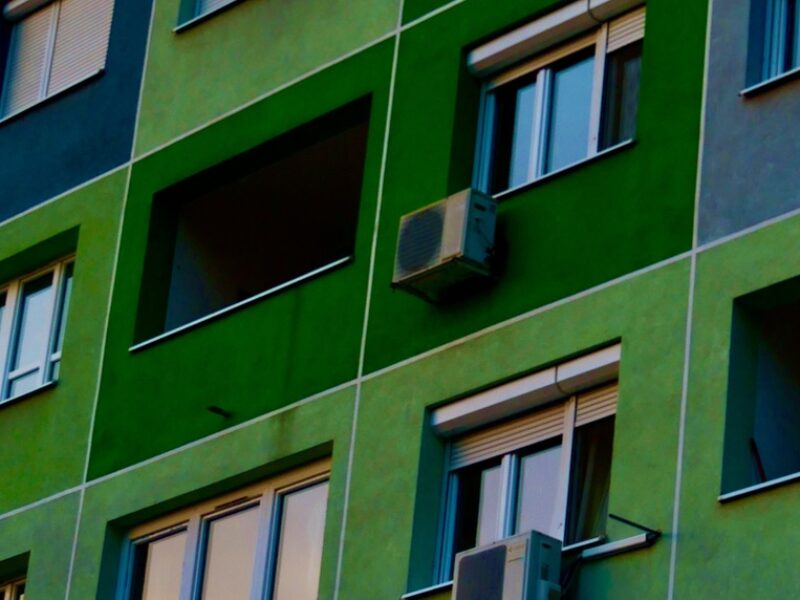 Irréductibles Panelház, ces barres d’immeubles qui séduisent la classe moyenne hongroise