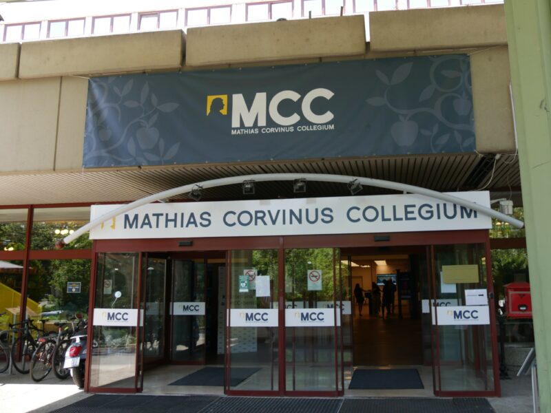 Le Mathias Corvinus Collegium, pépinière orbániste de jeunes talents